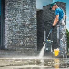 House Washing vs. Pressure Washing: What’s Safest for Vinyl, Brick & Stucco?